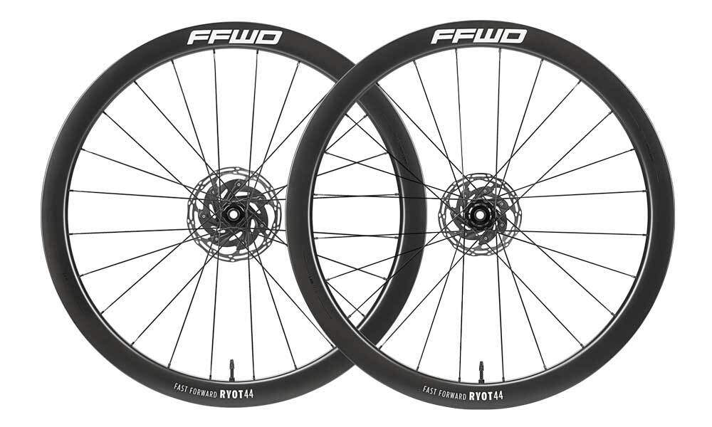 Karbonová kola Fast Forward RYOT44 V2 (44 mm), FFWD N/GAGE 2:1, White, plášť
