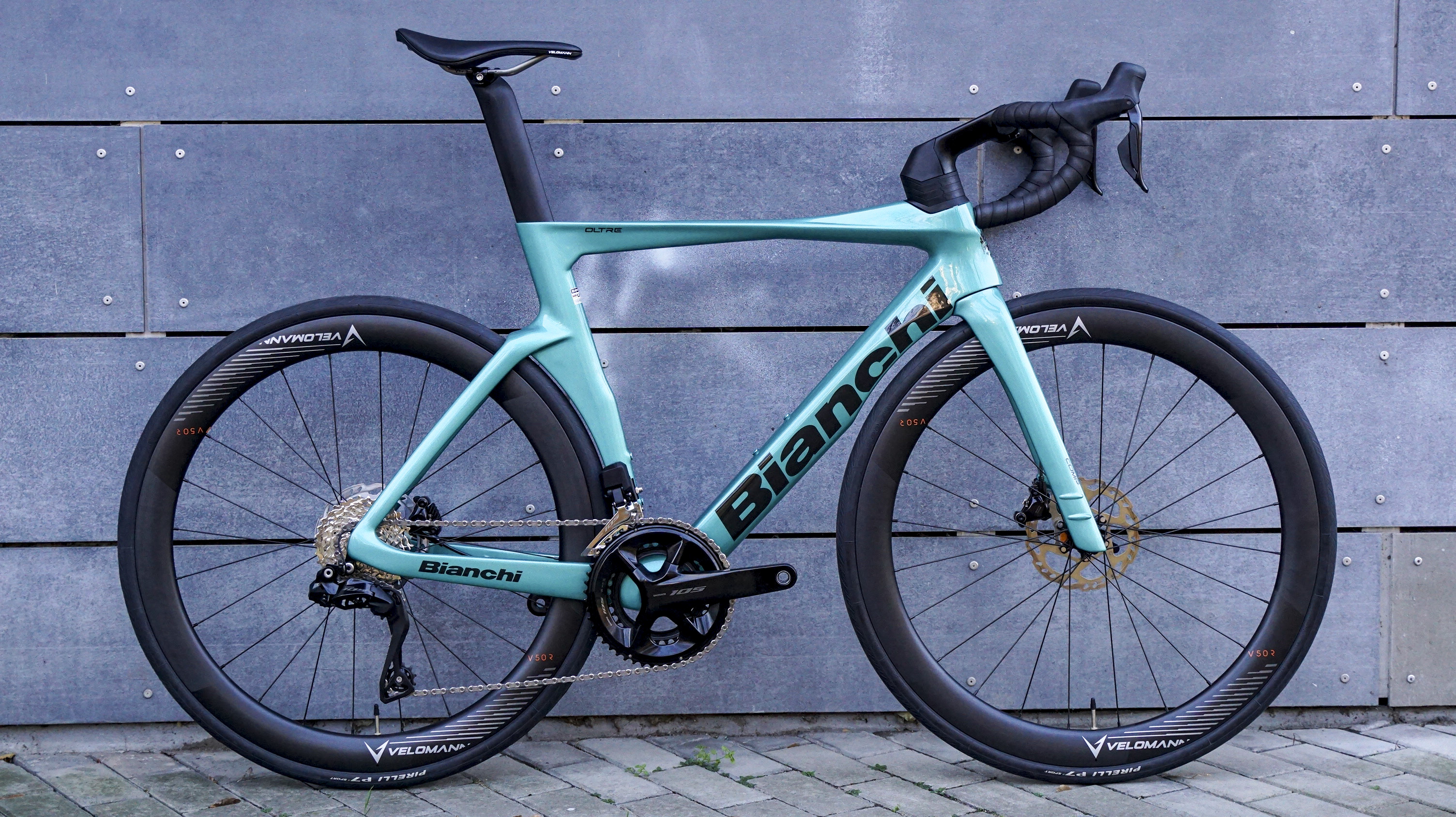 Bianchi Oltre COMP 105 Di2 12sp Metallic Celeste/Black - full glossy 2025